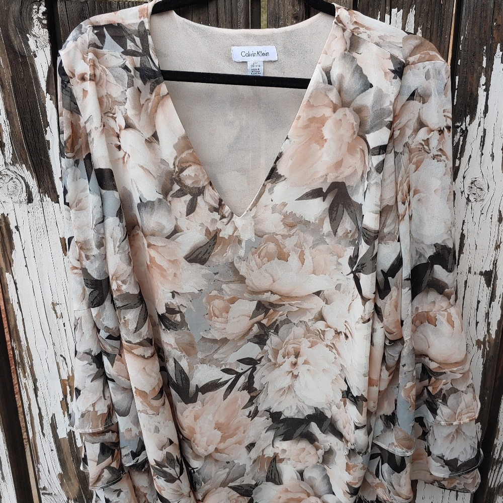 COPY - Beautiful Calvin Klein blouse